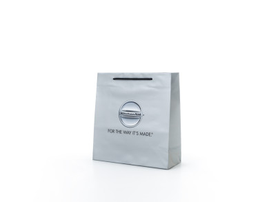 Shopper personalizzata 32x13x34 H - Carta patinata 140 gr. - plastifica opaca - Stampa 2 colori fondo pieno - maniglia corda cotone cm 50